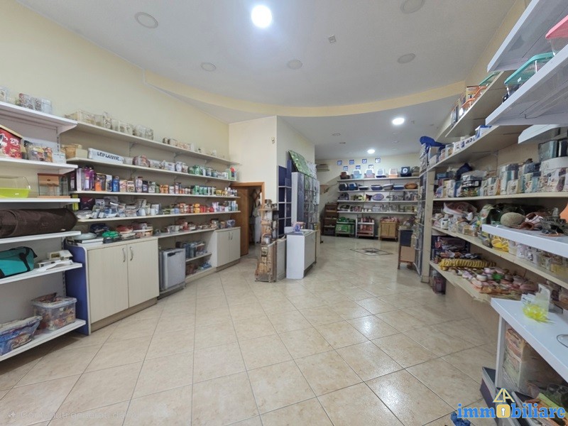 Locale commerciale di 80 mq